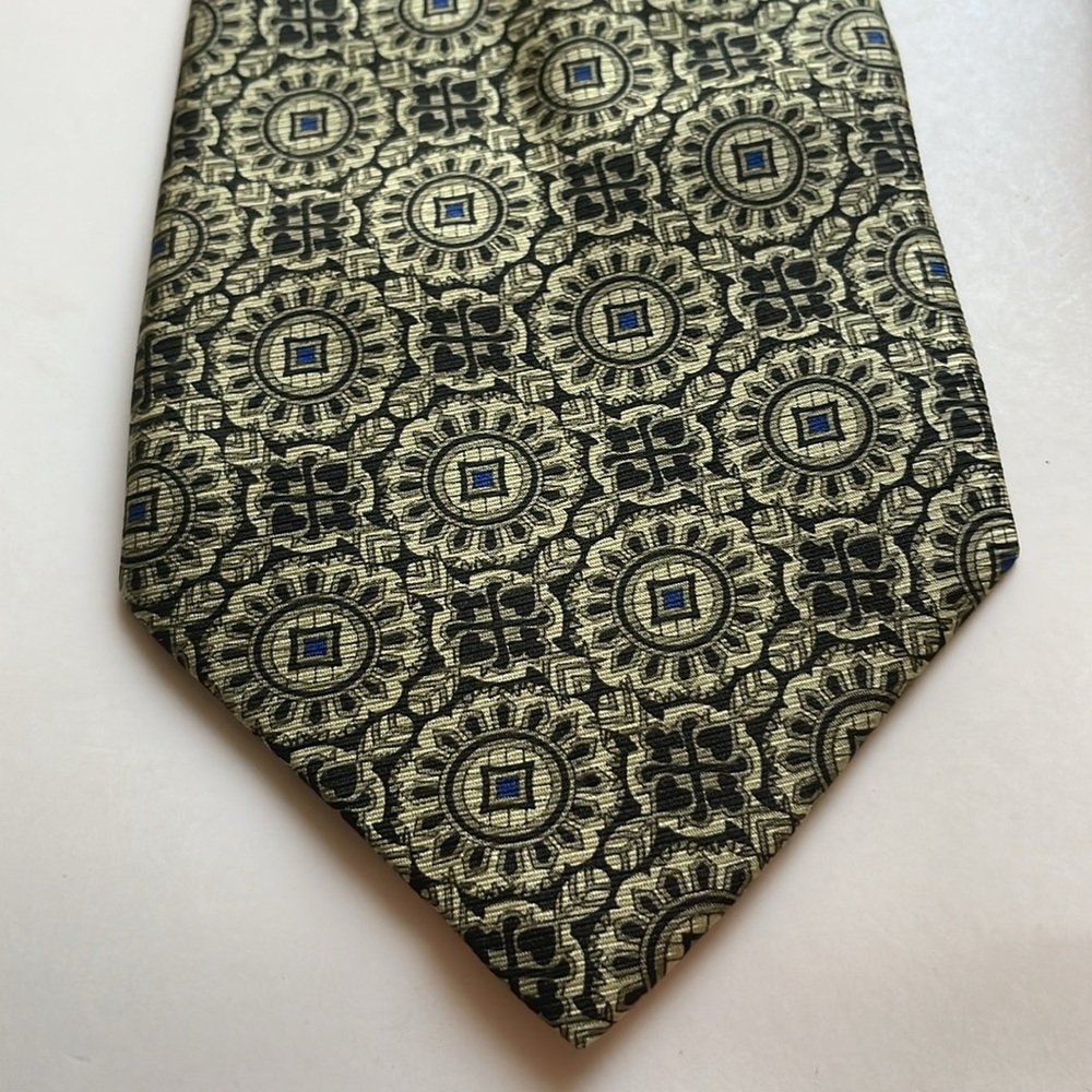 Protocol 100% Silk necktie tie green 58” X 3 7/8”